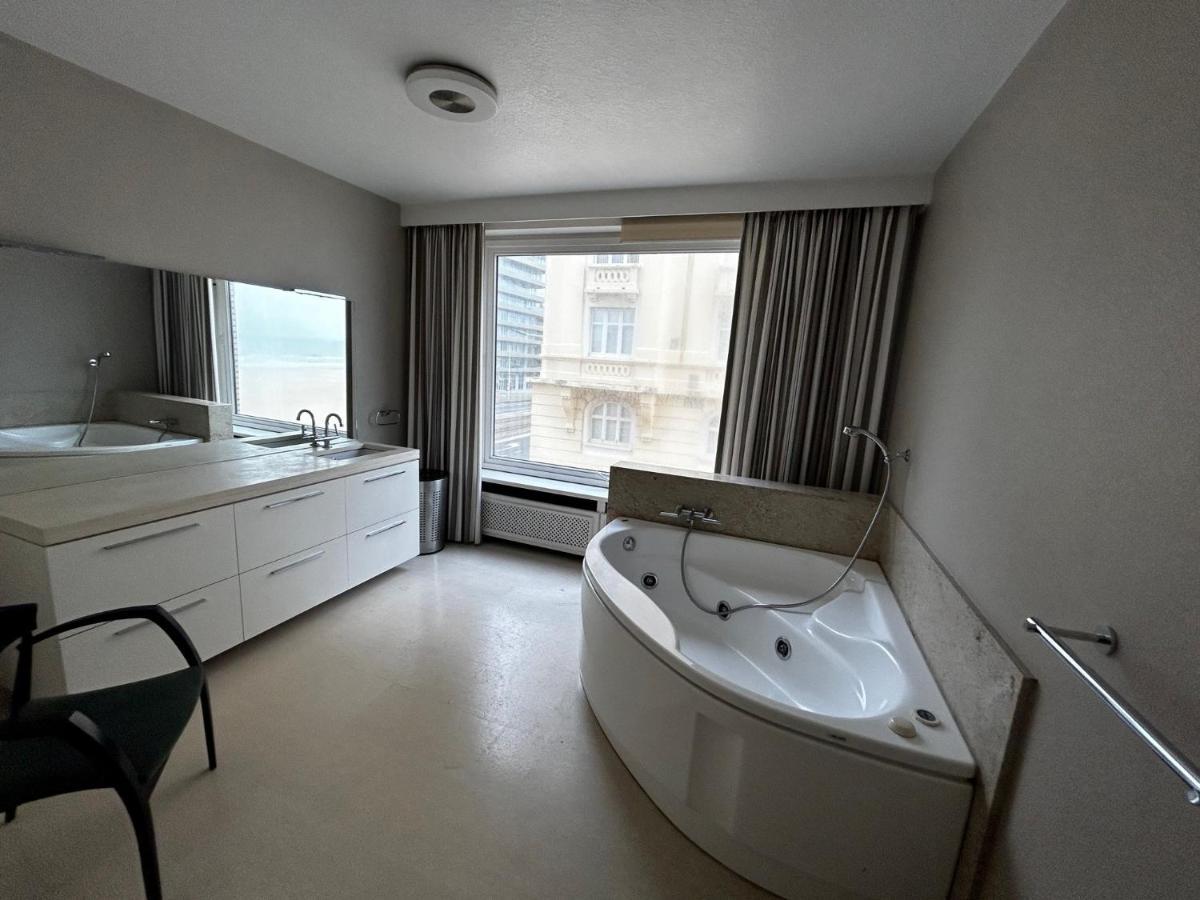 Very Spacious Family Apartment With Seaview T16 Остенде Экстерьер фото